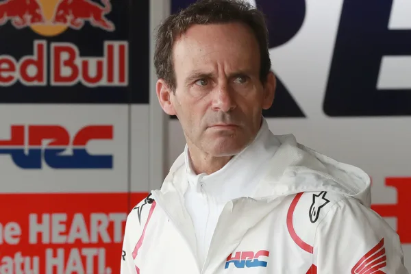 FOR SOCIAL20 Marquez broke plate with window puig