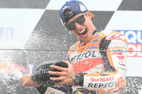 FOR SOCIAL21 marquez returns to winning ways