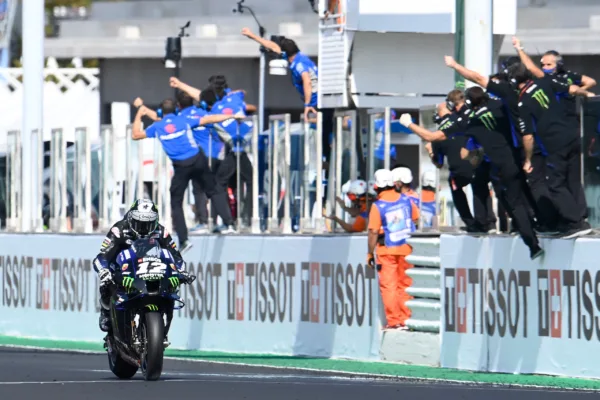 FOR SOCIALS22 what time does the 2021 emilia romagna motogp start in australia