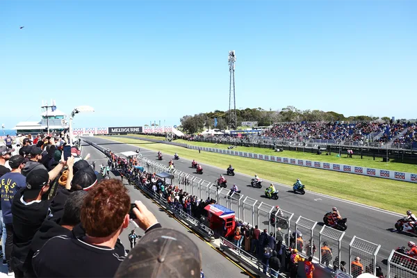 FOR HEADERS25 agius and fernandez wins cap off best attended australian grand prix since 2012